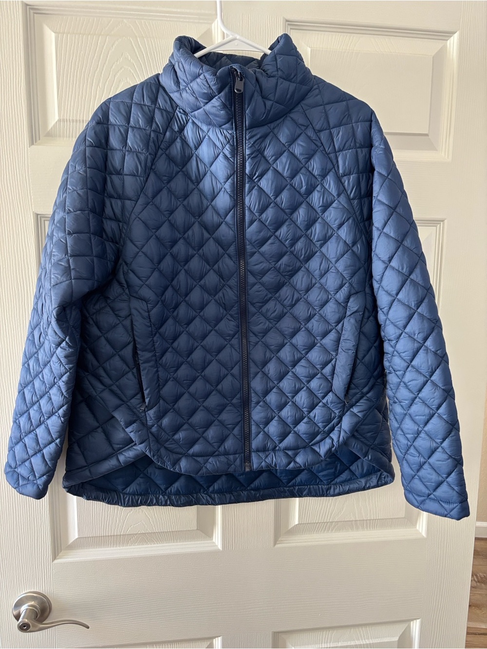 Athleta Quilted Diamond Puffer Jacket in Navy Blue